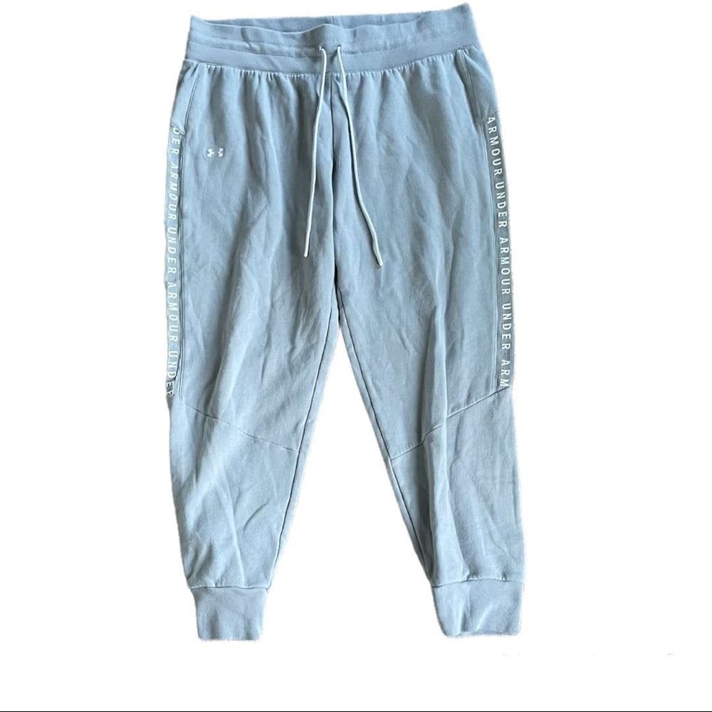 Size Large gray under armour sweat pants!